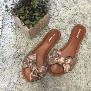 Bow sandals